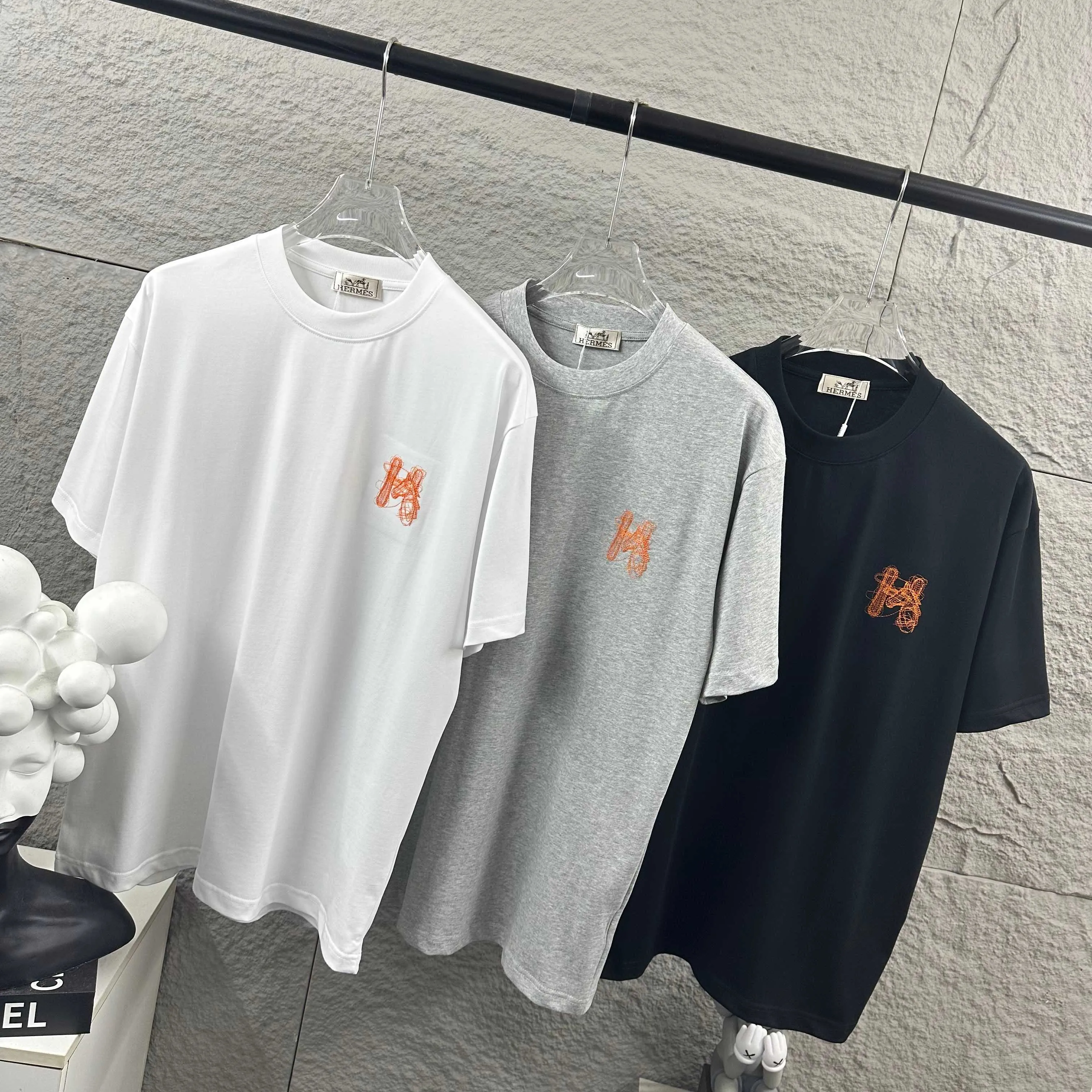 Herme* * 2026 New Arrival Classic T Same Style ：Black White Gray Size： S （90-130 ） M （120-150 ） L （140-165 ） XL （160-180 ） XXL （180-210 ）